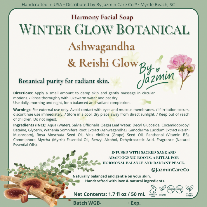 Jabón facial artesanal Winter Glow Botanical elaborado con salvia purificante, raíces adaptogénicas de ashwagandha, extracto de reishi, aceite de rosa mosqueta, aceite de semilla de uva y vitamina B5. Ideal para piel inflamada, acné, sensibilidad, resequedad y enrojecimiento. Limpia suavemente y deja la piel equilibrada, suave y radiante.