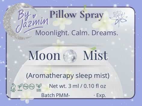 Déjate envolver por la calma de la luna con Moon Mist, un spray aromático creado especialmente para preparar tu mente y tu cuerpo para un sueño profundo y reparador.
Su mezcla botánica con lavanda, manzanilla, salvia y un toque de salvia esclarea relaja la mente, suelta la tensión acumulada del día y crea un ambiente suave, cálido y tranquilizante alrededor de tu cama.

Cada Moon Mist viene acompañado de un té herbal relajante diseñado para complementar el ritual nocturno.
